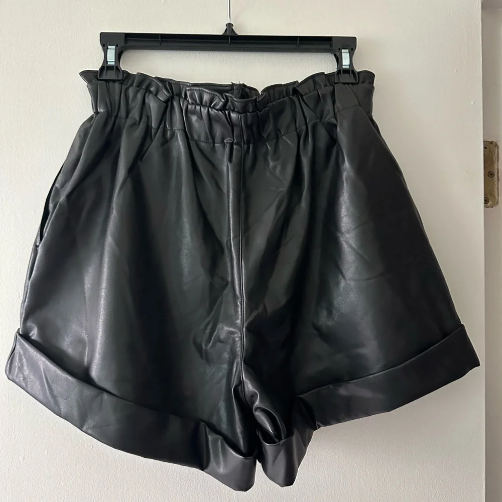 Abercrombie & Fitch Black High Waist Faux Leather Shorts - Picture 2 of 4